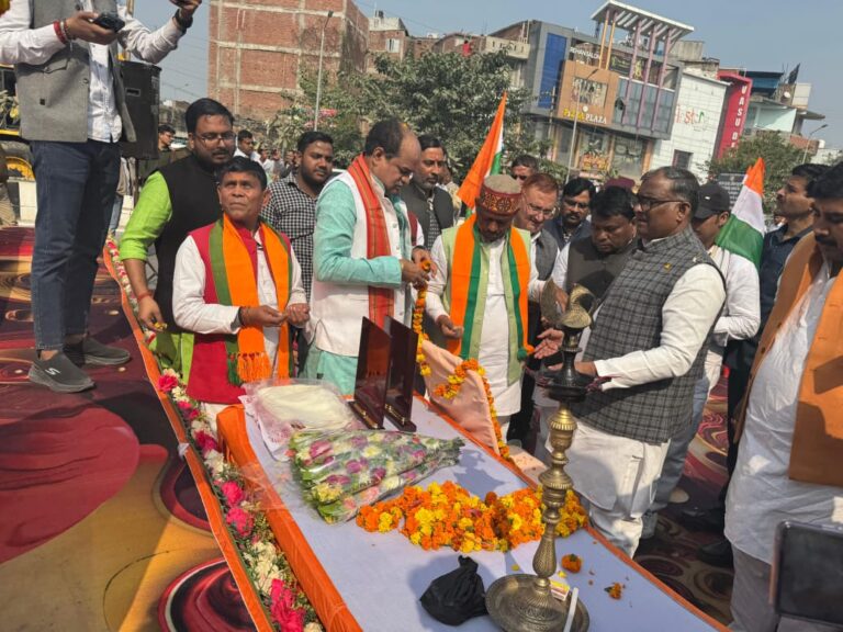 सरदार वल्लभभाई पटेल जी की जयंती पर मऊ में निकली पदयात्रा