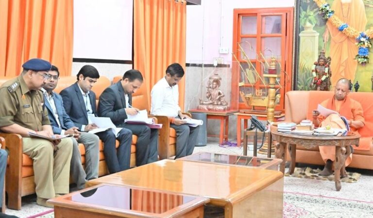 खिचड़ी मेले को लेकर सीएम योगी का समीक्षा बैठक
