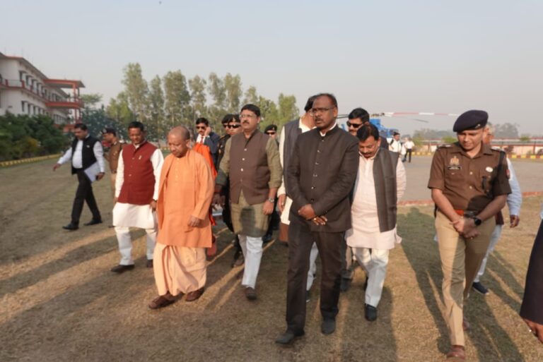 जोगिया डिग्री कॉलेज में मुख्यमंत्री का आगमन: जनसैलाब उमड़ा, प्रशासन पूरी तरह मुस्तैद