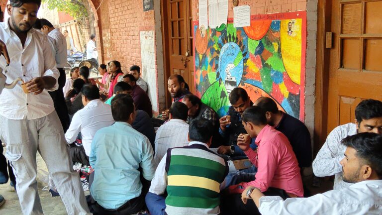 मांगों को लेकर लेखपालों का तहसीलों में शांतिपूर्ण धरना, मुख्यमंत्री को सौंपा ज्ञापन