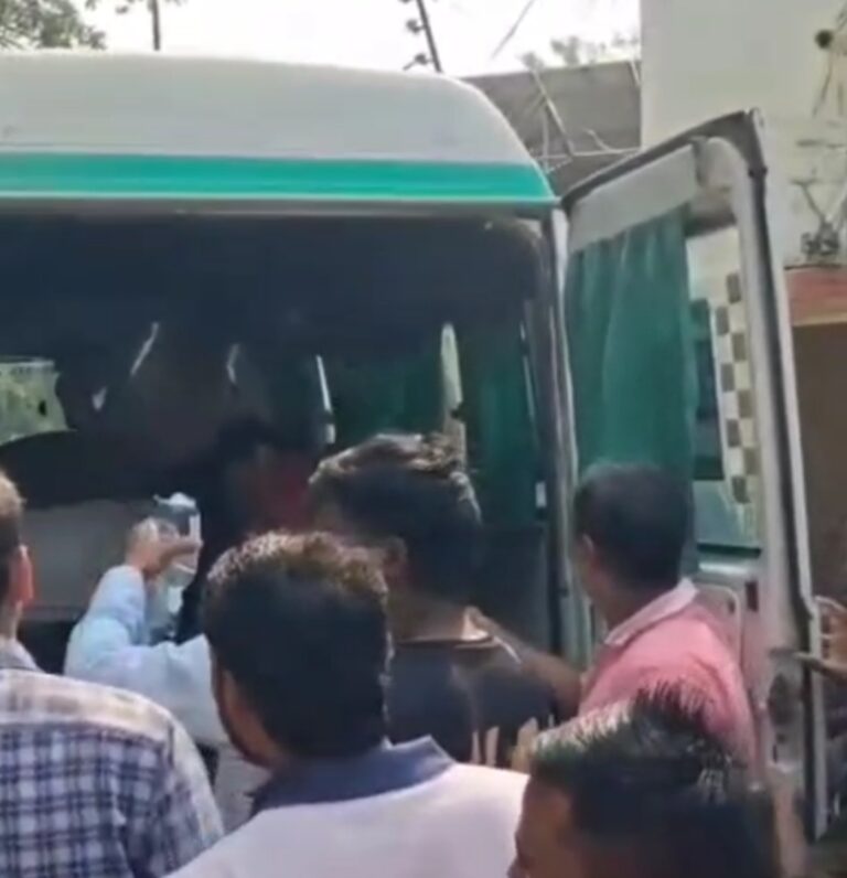 दिन-दहाड़े गोलीकांड, 20 वर्षीय युवक की हालत नाजुकखामपार थाना क्षेत्र में अज्ञात बदमाशों ने बाइक से आकर मारी गोली, इलाके में दहशत