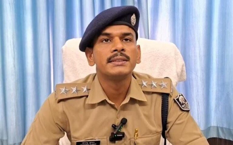 EVM फोटो-वीडियो वायरल मामला: दो युवकों पर एफआईआर दर्ज, साइबर पुलिस कर रही जांच — जानें पूरा मामला