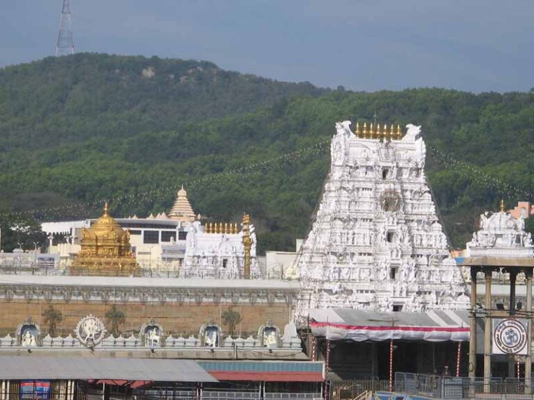 आंध्र प्रदेश में श्रद्धा के सैलाब में मचा कोहराम, नौ की मौत — प्रशासन और प्रबंधन पर उठे गंभीर सवाल