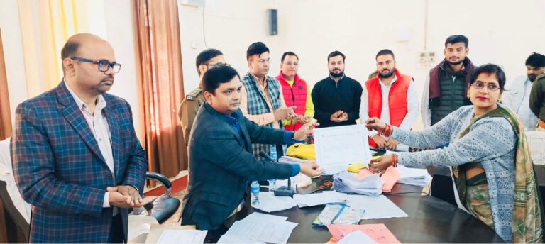 सिकंदरपुर तहसील में 17 बीएलओ सम्मानित, उपजिलाधिकारी ने की सराहना