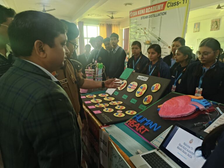 ज्ञान कुंज अकादमी में भव्य विज्ञान प्रदर्शनी: छात्रों की प्रतिभा ने जीता अतिथियों का दिल