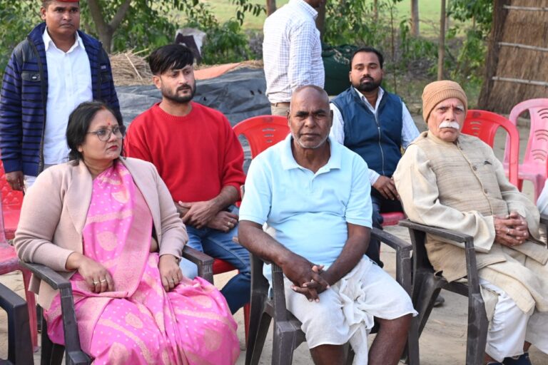 राज्य मंत्री पहुँचीं मृतक लेखपाल के घर, परिजनों को दिलाया हर संभव मदद का भरोसा