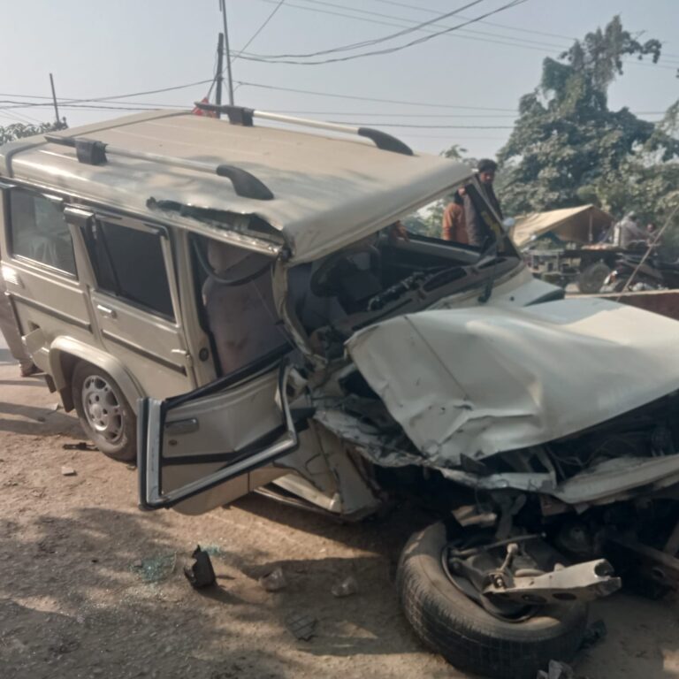 सिकंदरपुर में बोलेरो–कंबाइन की आमने-सामने टक्कर, चालक की मौत तीन गंभीर रूप से घायल