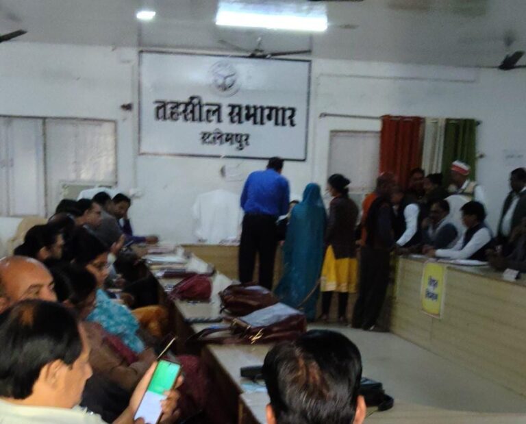 सलेमपुर में सूचना नहीं देने और उल्टा आरोपी बनाने का आरोप, सम्पूर्ण समाधान दिवस में प्रार्थना पत्र दाखिल