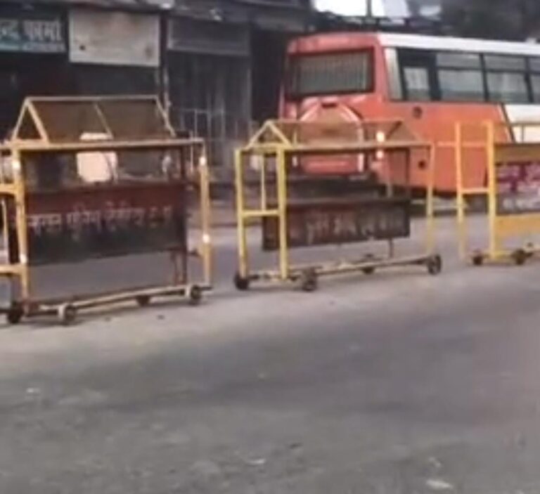 सलेमपुर नगर में जाम से राहत की पहल, सोहनाग मोड़ पर लगाया गया अस्थायी डिवाइडर