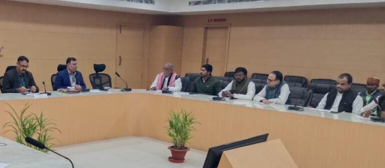 डीएम ने किया विशेष प्रगाढ़ पुनरीक्षण अभियान की समीक्षा