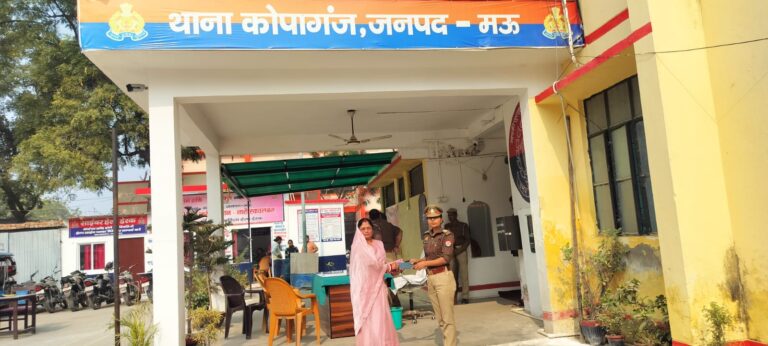 साइबर टीम कोपागंज ने गुम हुआ मोबाइल बरामद कर शिकायतकर्ता को लौटाया