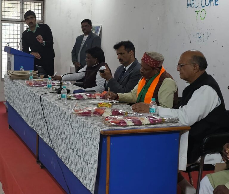 जिलाधिकारी ने एएसडी वोटर्स की सूची राजनीतिक दलों के अध्यक्षों/प्रतिनिधियों को कराई उपलब्ध