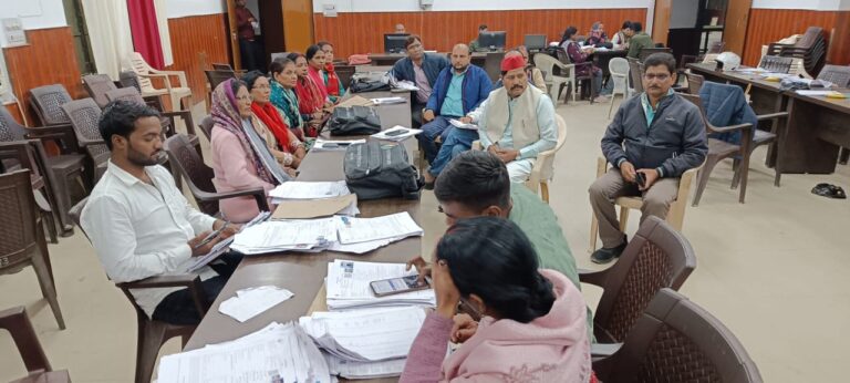 बीएलओ/बीएलए की बैठक सदर तहसील सभागार में