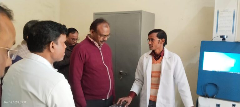 डीएम ने आरोग्य मेले का किया निरीक्षण, स्वास्थ्य सेवाओं की गुणवत्ता परखी