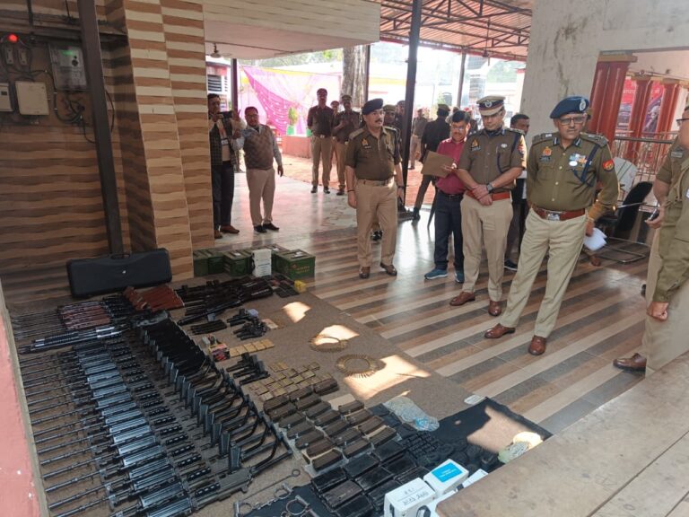 एडीजी जोन ने किया थाना गोला का वार्षिक निरीक्षण