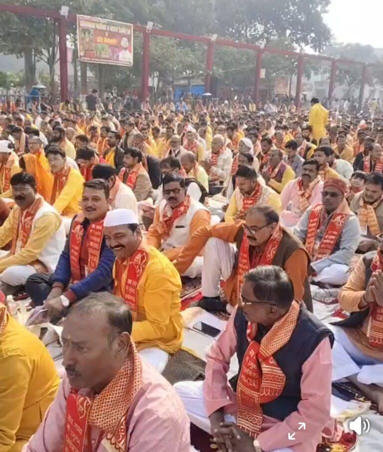 राम नाम की गूंज से भक्तिमय हुआ मऊ, शीतला माता मंदिर में हुआ सवा लाख हनुमान चालीसा पाठ
