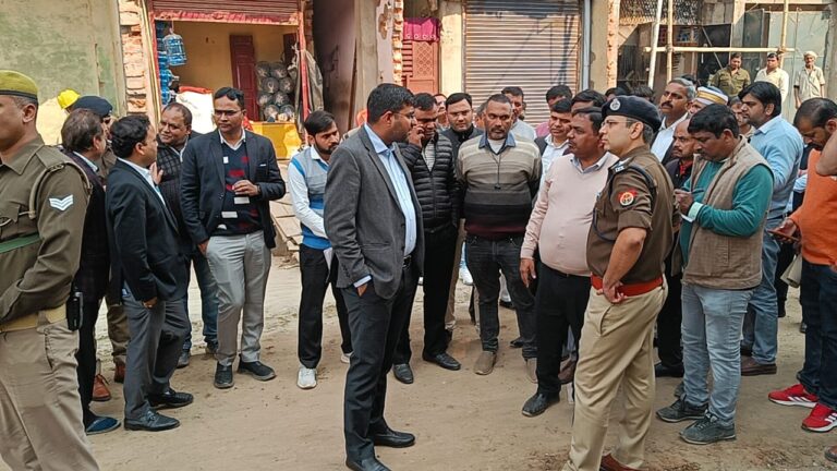 विरासत गलियारा परियोजना का डीएम–एसएसपी ने किया निरीक्षण, मूलभूत सुविधाओं को लेकर दिए सख्त निर्देश
