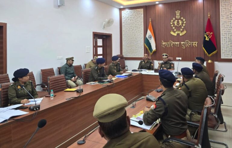 पुलिस उप महानिरीक्षक गोरखपुर परिक्षेत्र श्री एस.चन्नप्पा द्वारा जनपद देवरिया में अपराध गोष्ठी आयोजित