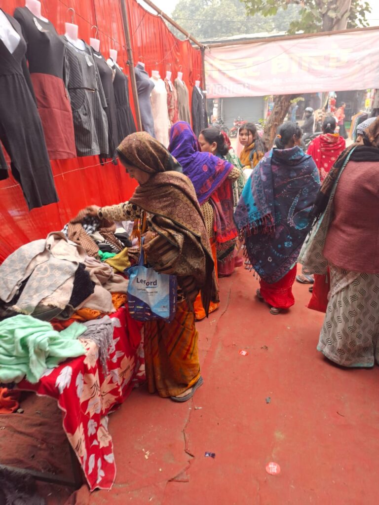 ठिठुरन बढ़ते ही गर्म कपड़ों के कारोबार में आई तेजी