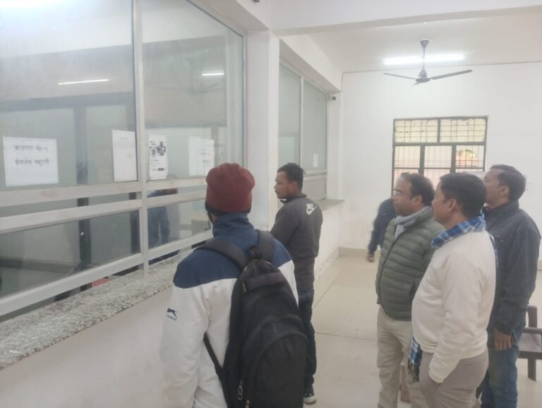 संभागीय परिवहन अधिकारी ने किया एआरटीओ कार्यालय का निरीक्षण