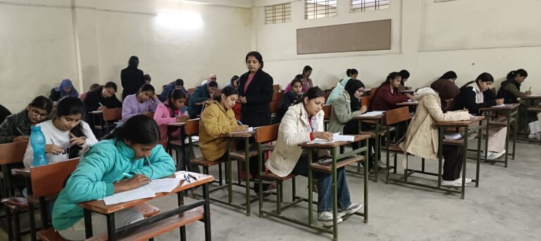 विषम सेमेस्टर परीक्षाएं सुचितापूर्ण ढंग से सम्पन्न