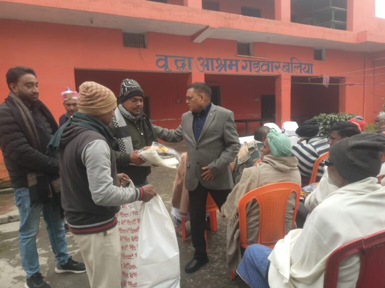 सिटी मजिस्ट्रेट ने वृद्धा आश्रम गड़वार में किया औचक निरीक्षण, शीतकालीन राहत सामग्री वितरित
