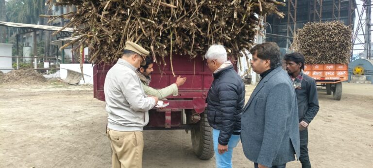 सड़क पर सुरक्षा का संकल्प: महराजगंज में यातायात जागरूकता का विशेष अभियान, ब्लैक स्पॉट का निरीक्षण