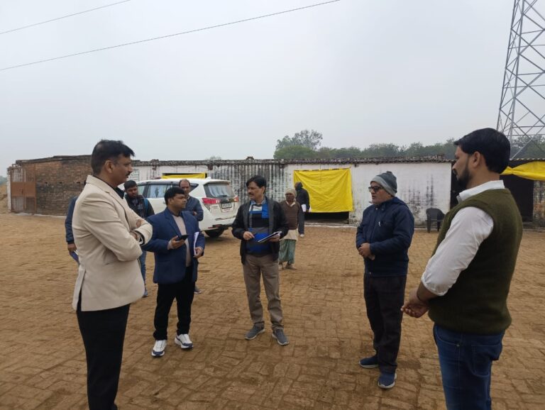 जिलाधिकारी ने धर्मसीपुर स्थित गौशाला एवं कंपोजिट विद्यालय का किया आकस्मिक निरीक्षण