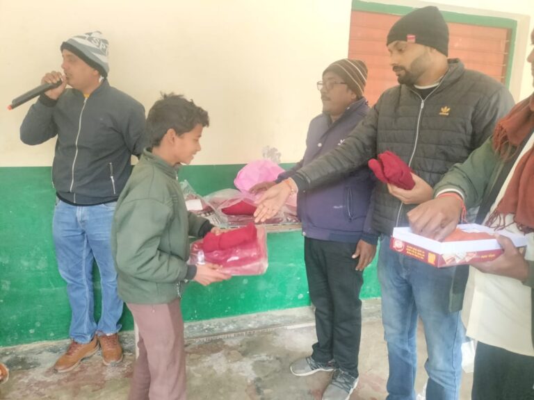 यूपीएस मझवालिया नं. 4 में पीटीएम बैठक सम्पन्न, अभिभावकों ने जताई संतुष्टि, बच्चों को स्वेटर-टोपी व मेडल देकर किया गया सम्मान