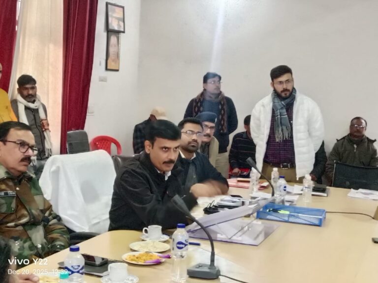सम्पूर्ण समाधान दिवस में डीएम-एसपी ने सुनीं जनसमस्याएं, अवैध कब्जा हटाने व वरासत में लापरवाही पर सख्त रुख