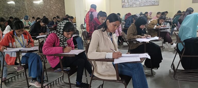 सिद्धार्थ विश्वविद्यालय की परास्नातक विषम सेमेस्टर परीक्षाएं शुरू, 268 परीक्षार्थी शामिल