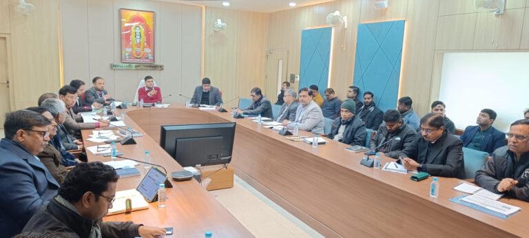 सीएम डैशबोर्ड: नवंबर माह की प्रगति की मंडल स्तरीय समीक्षा, धीमी योजनाओं पर मंडलायुक्त सख्त