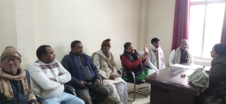 रेलवे स्टेशन मार्ग की मांग को लेकर भाकपा एवं समानता दल ने सौपा ज्ञापन
