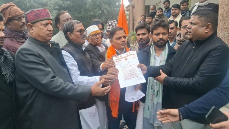 बांग्लादेश के खिलाफ निर्णायक कार्रवाई करे भारत सरकार: आनन्द शंकर पाठक