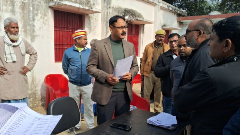 डीएम ने किया बूथों का निरीक्षण, एसआईआर की प्रगति व गुणवत्ता पर दिए निर्देश