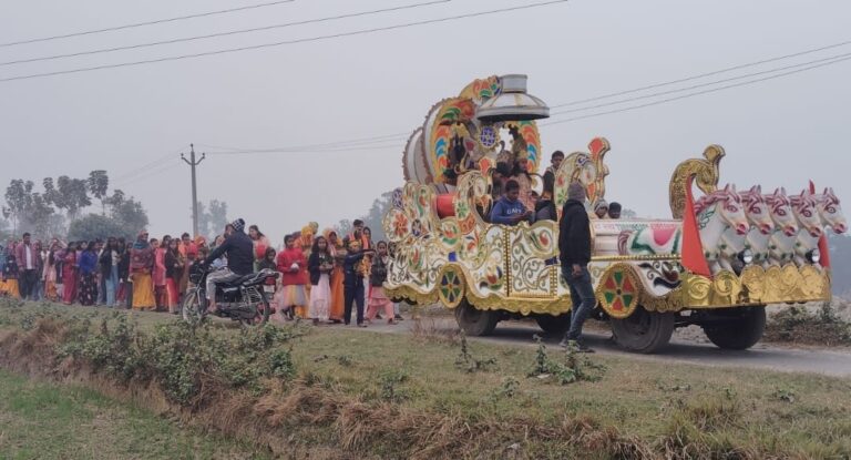 सिसवा राजा में गूंजे वैदिक मंत्र, 250 कन्याओं की कलश यात्रा से श्री विष्णु महायज्ञ का भव्य शुभारंभ