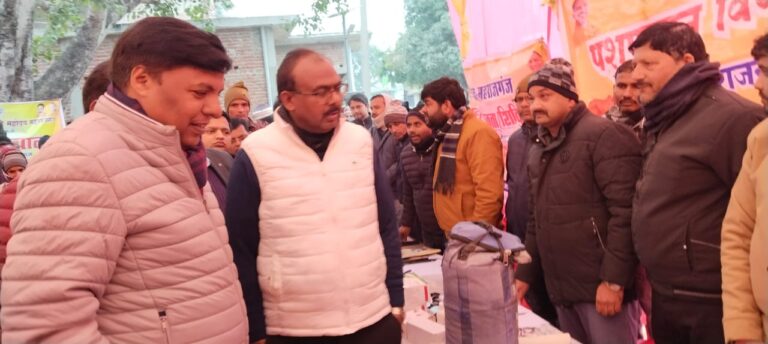 डीएम ने लगाई ग्राम चौपाल, योजनाओं की दी जानकारी, ग्रामीणों की सुनी समस्याएं