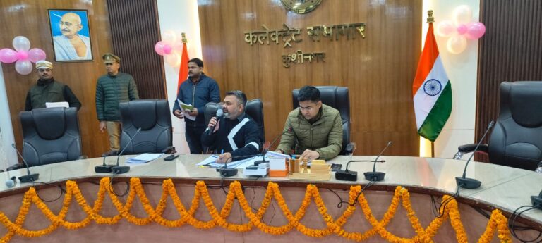 शीतलहर के चलते डीएम–एसपी ने किया संयुक्त जनता दर्शन, समस्याओं के त्वरित निस्तारण के निर्देश