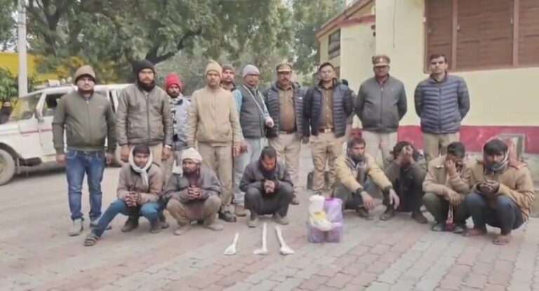 दो जिलों के सात शिकारी गिरफ्तार, चीतल का मांस बरामद; क्षेत्रीय वन अधिकारी ने भेजा जेल