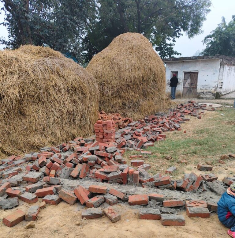 अवैध अतिक्रमण पर SDM नानपारा की ताबड़तोड़ कार्रवाई, सरकारी भूमि पर बना पक्का निर्माण ध्वस्त