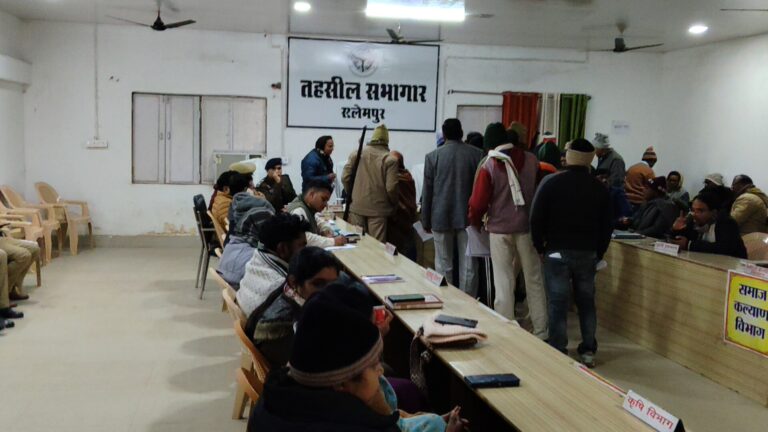 सलेमपुर तहसील में संपूर्ण समाधान दिवस का आयोजन, कई शिकायतों का मौके पर निस्तारण