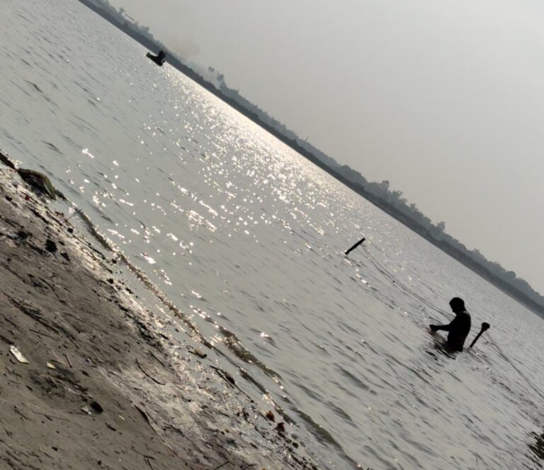 नदी तट पर घूमने गयी किशोरी नदी मे डूबी