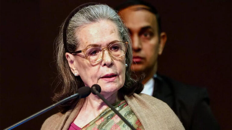आधुनिक भारत के निर्माता नेहरू को बदनाम करने की साजिश? कांग्रेस का पलटवार
