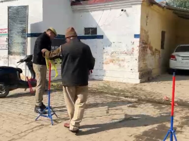 पति ने पत्नी की गोली मारकर की हत्या, पुलिस ने आरोपी को हिरासत में लिया