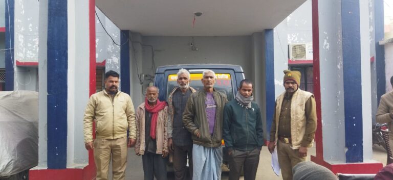 पुलिस की कार्रवाई: 4 फरार वारंटी गिरफ्तार, न्यायालय भेजे गए
