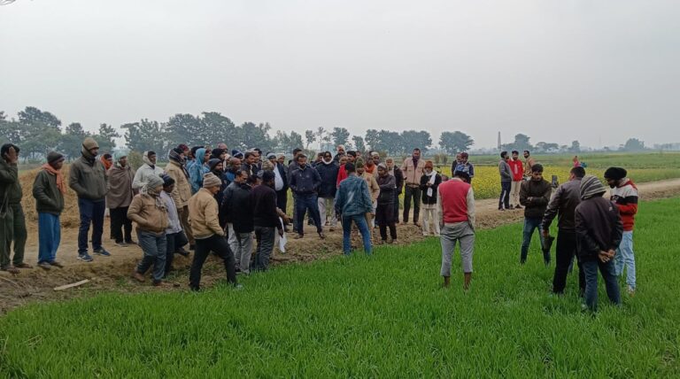 वरवां राजा में चक मार्ग विवाद बरकरार, पैमाइश के बाद भी नहीं निकला हल