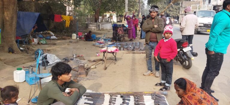 घूमन्तु जिंदगी और पेट के लिए रोजगार