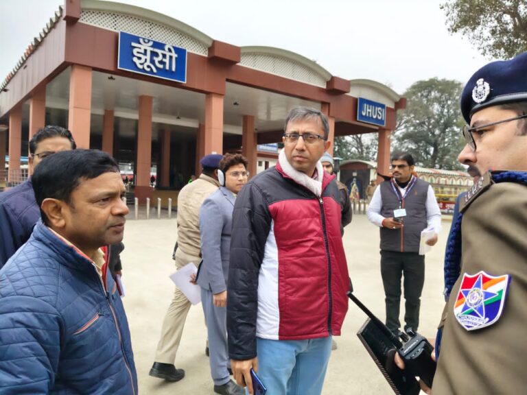 श्रद्धालुओं की सुविधा के लिए स्टेशनों पर बढ़ाई गई निगरानी