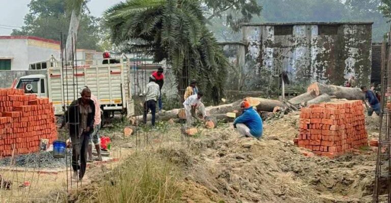 अवैध कटान का ग्रामीणों का विरोध,वन विभाग पर मिलीभगत के आरोप