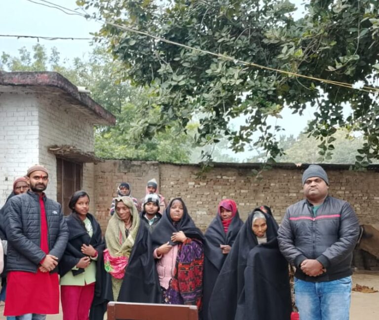 युवा जोश संगठन ने जरूरतमंदो मे बाटा कंबल